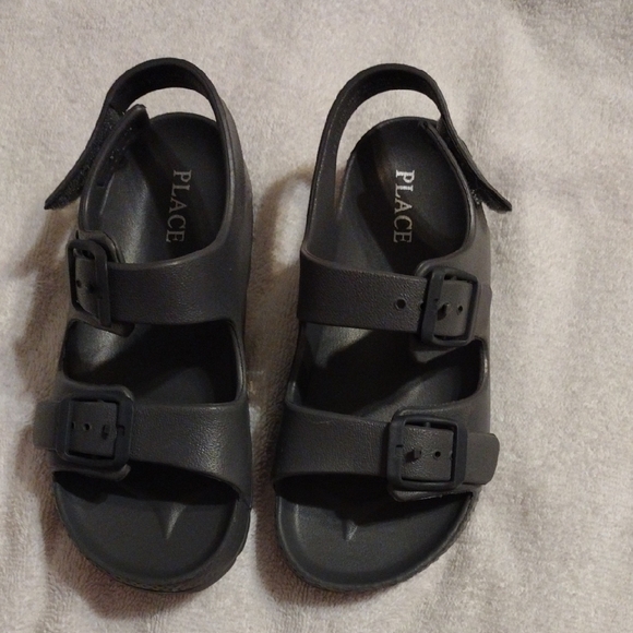 The Children's Place Black Sandals with Adjustable Straps - Picture 2 of 3
